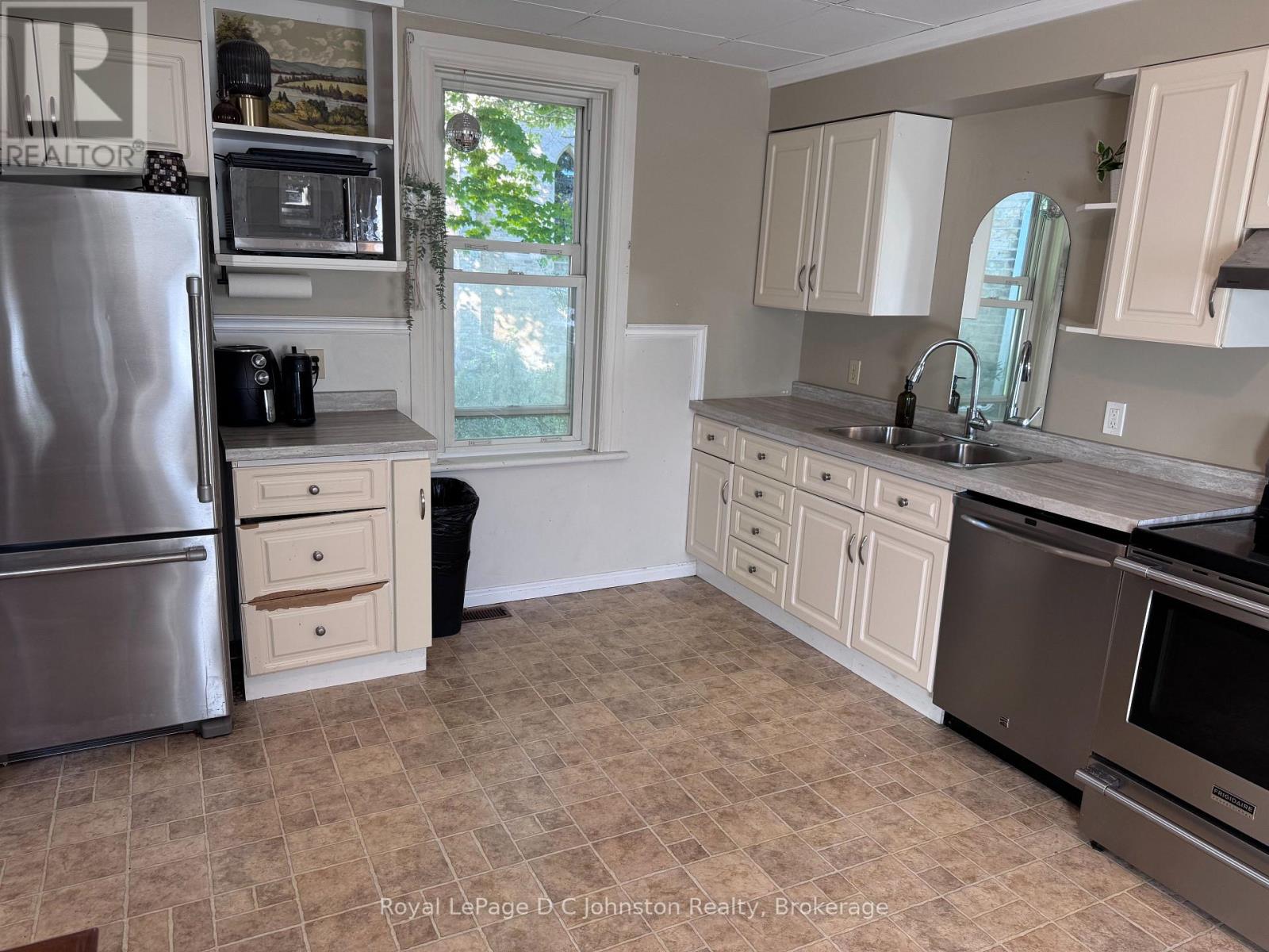 43 Albert Street N, Saugeen Shores, Ontario N0H 2L0 - Photo 8 - X13694244