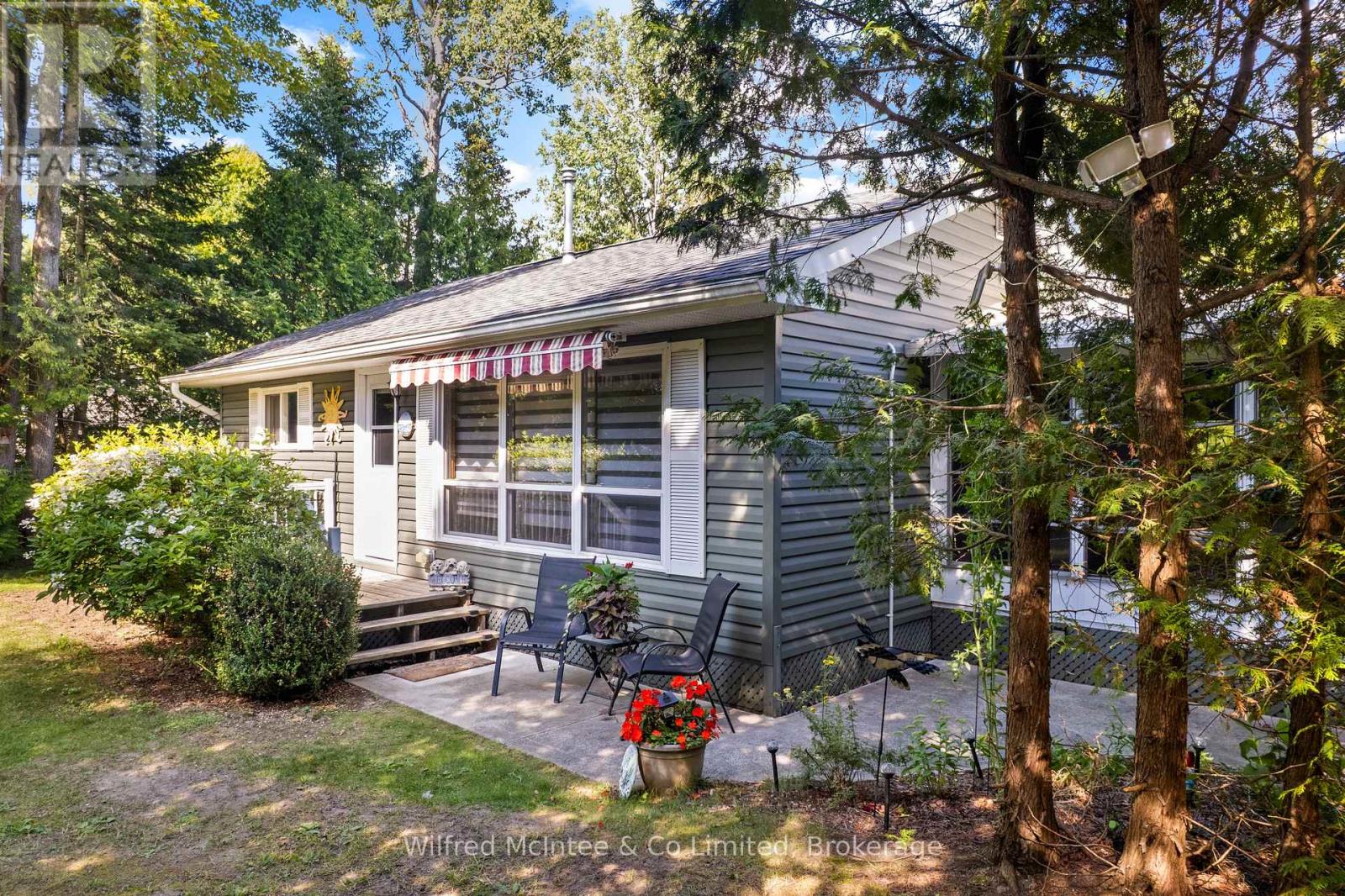 32 Mohawk Drive, Native Leased Lands, Ontario N0H 2L0 - Photo 1 - X13703938