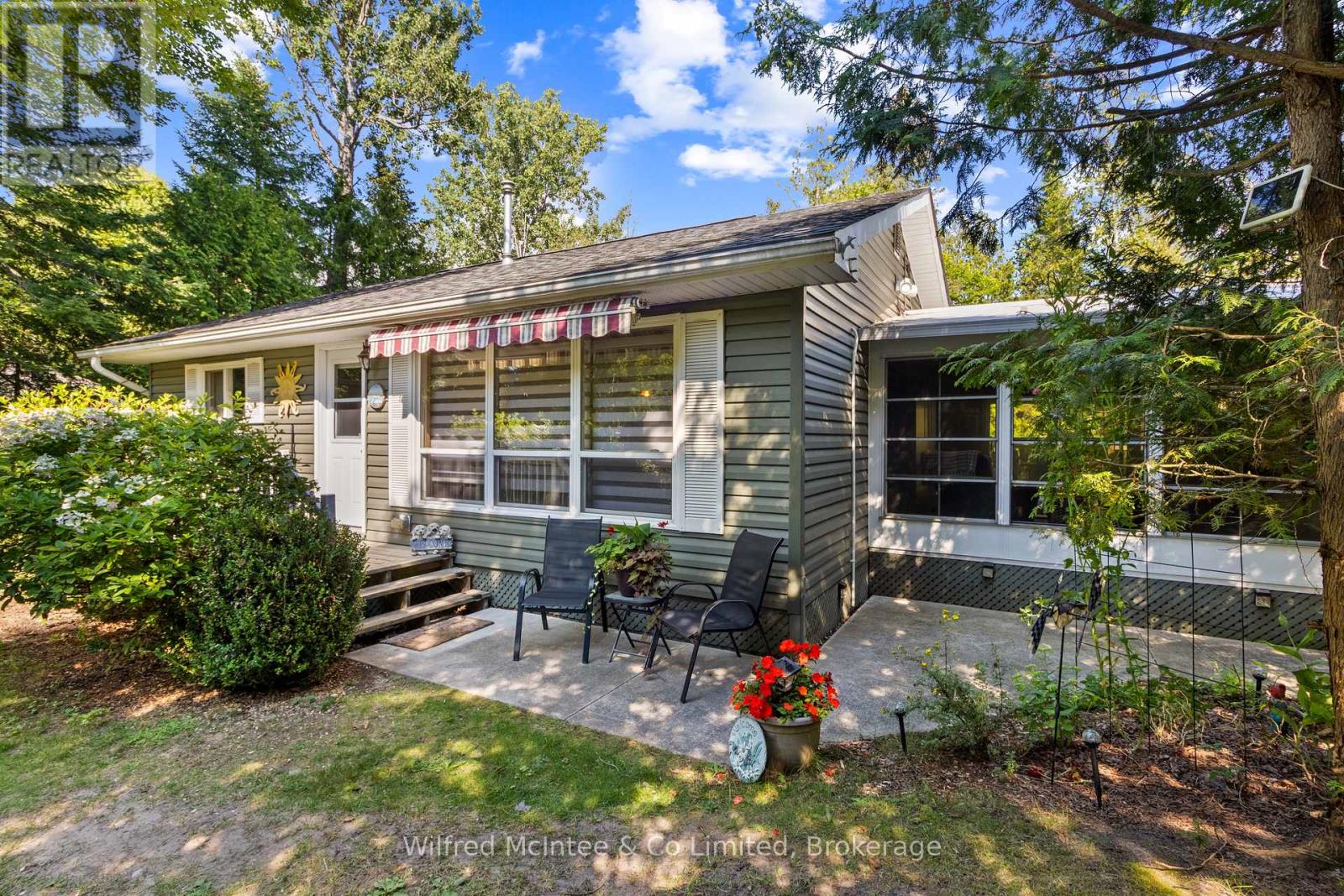 32 Mohawk Drive, Native Leased Lands, Ontario N0H 2L0 - Photo 2 - X13703938