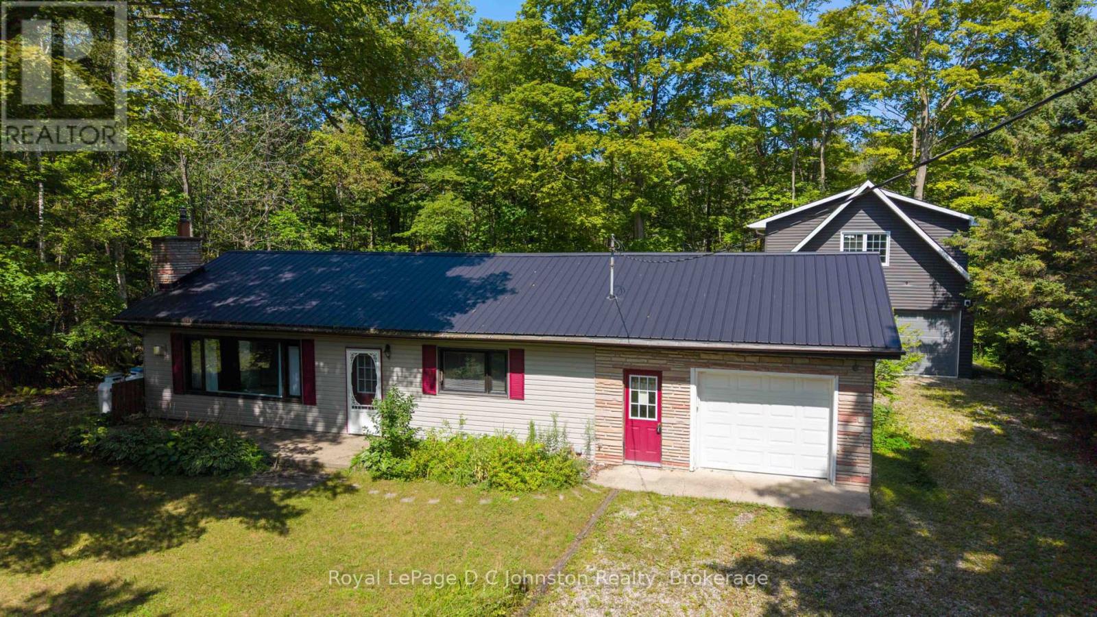 25 Avele Road, South Bruce Peninsula, Ontario N0H 2T0 - Photo 1 - X13710554