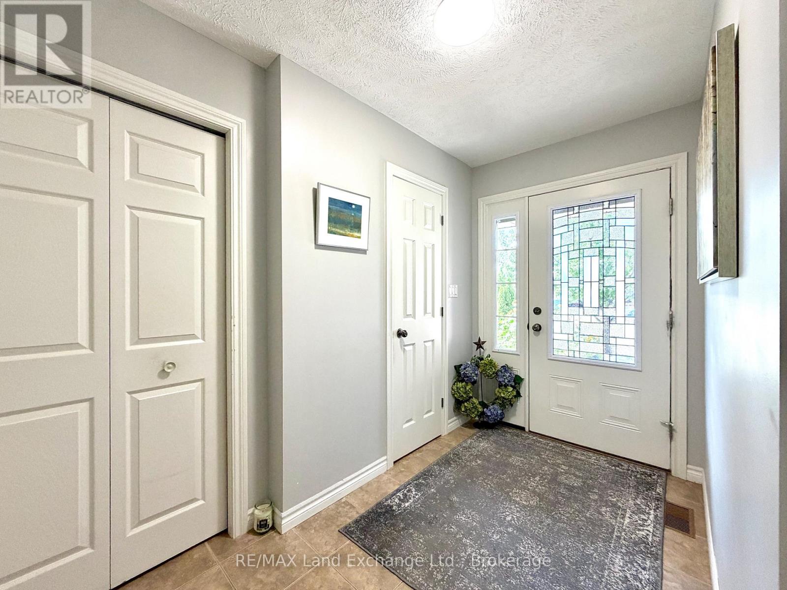 203 Stickel Street, Saugeen Shores, Ontario N0H 2C1 - Photo 2 - X13711656