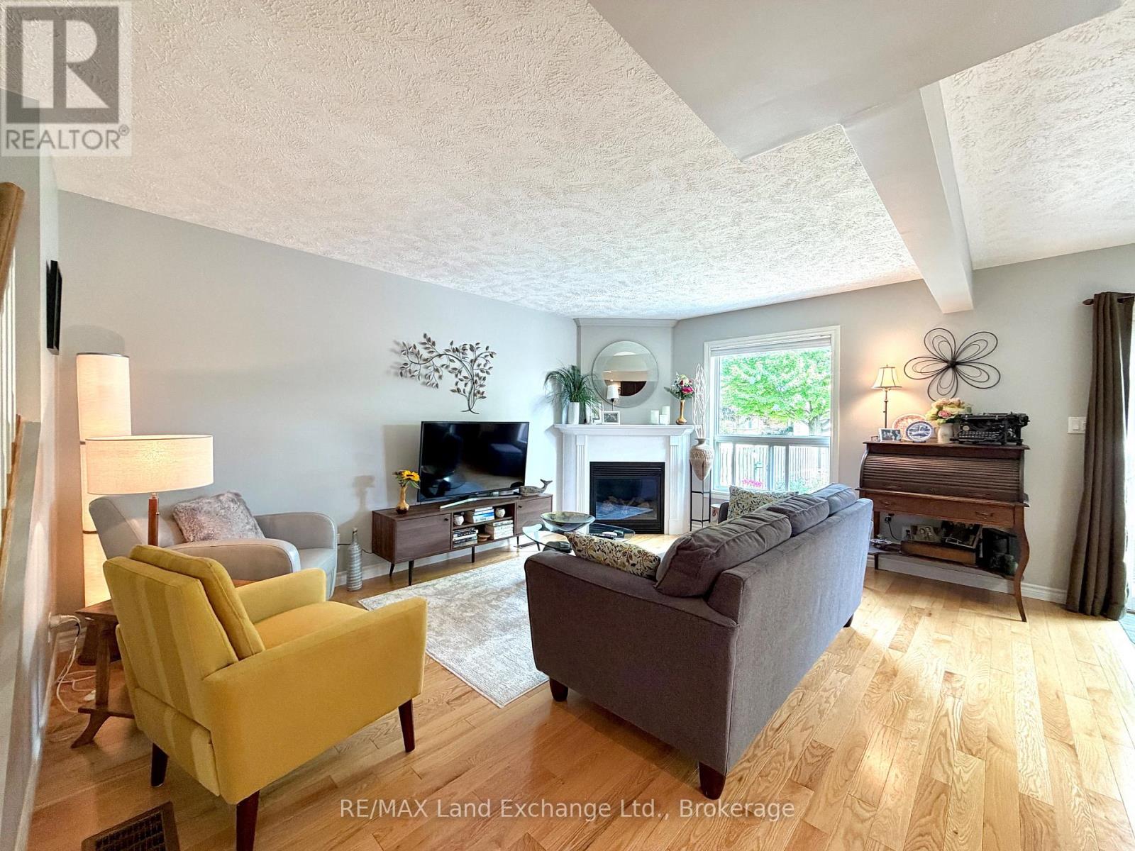 203 Stickel Street, Saugeen Shores, Ontario N0H 2C1 - Photo 3 - X13711656