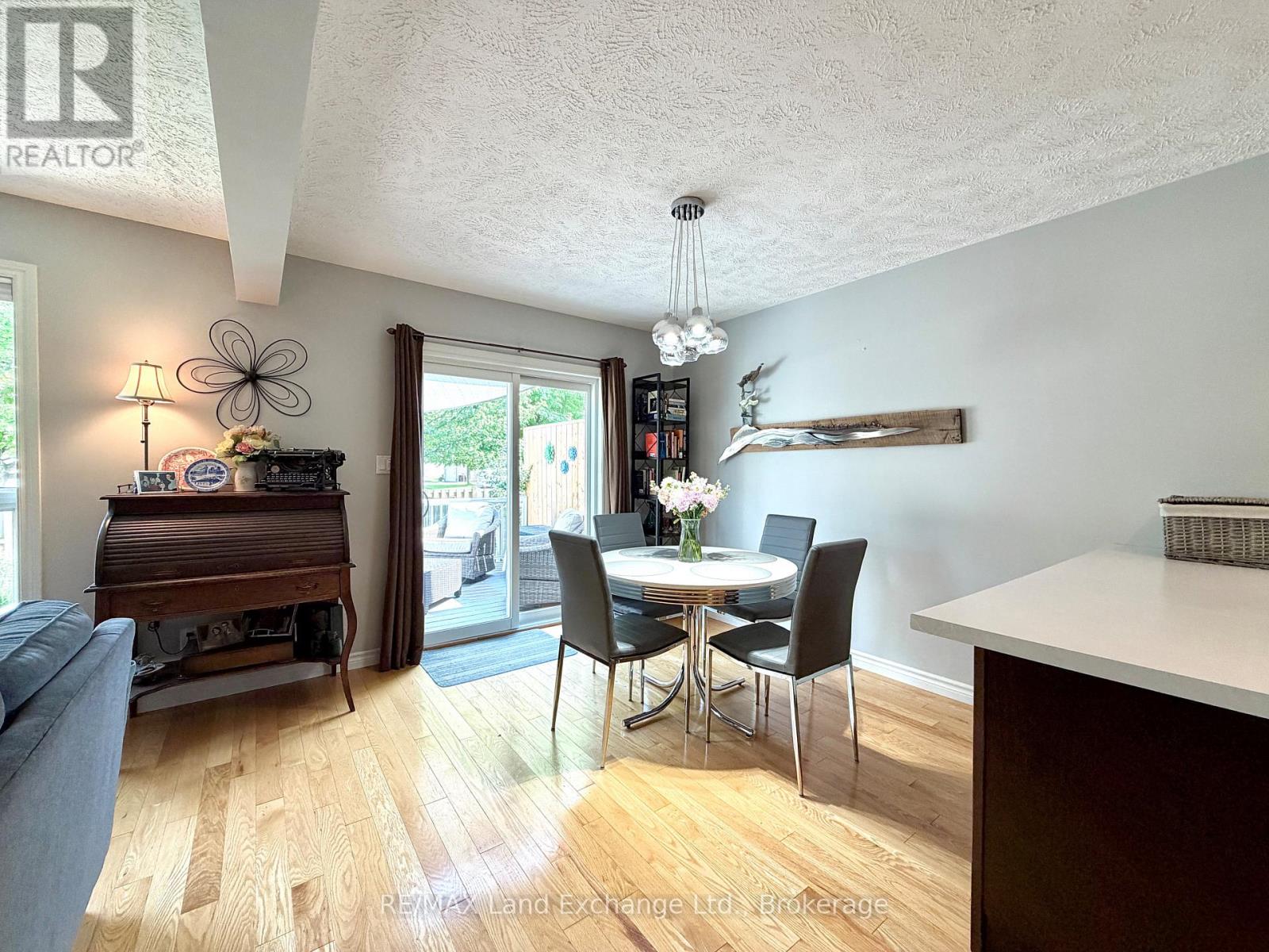 203 Stickel Street, Saugeen Shores, Ontario N0H 2C1 - Photo 4 - X13711656