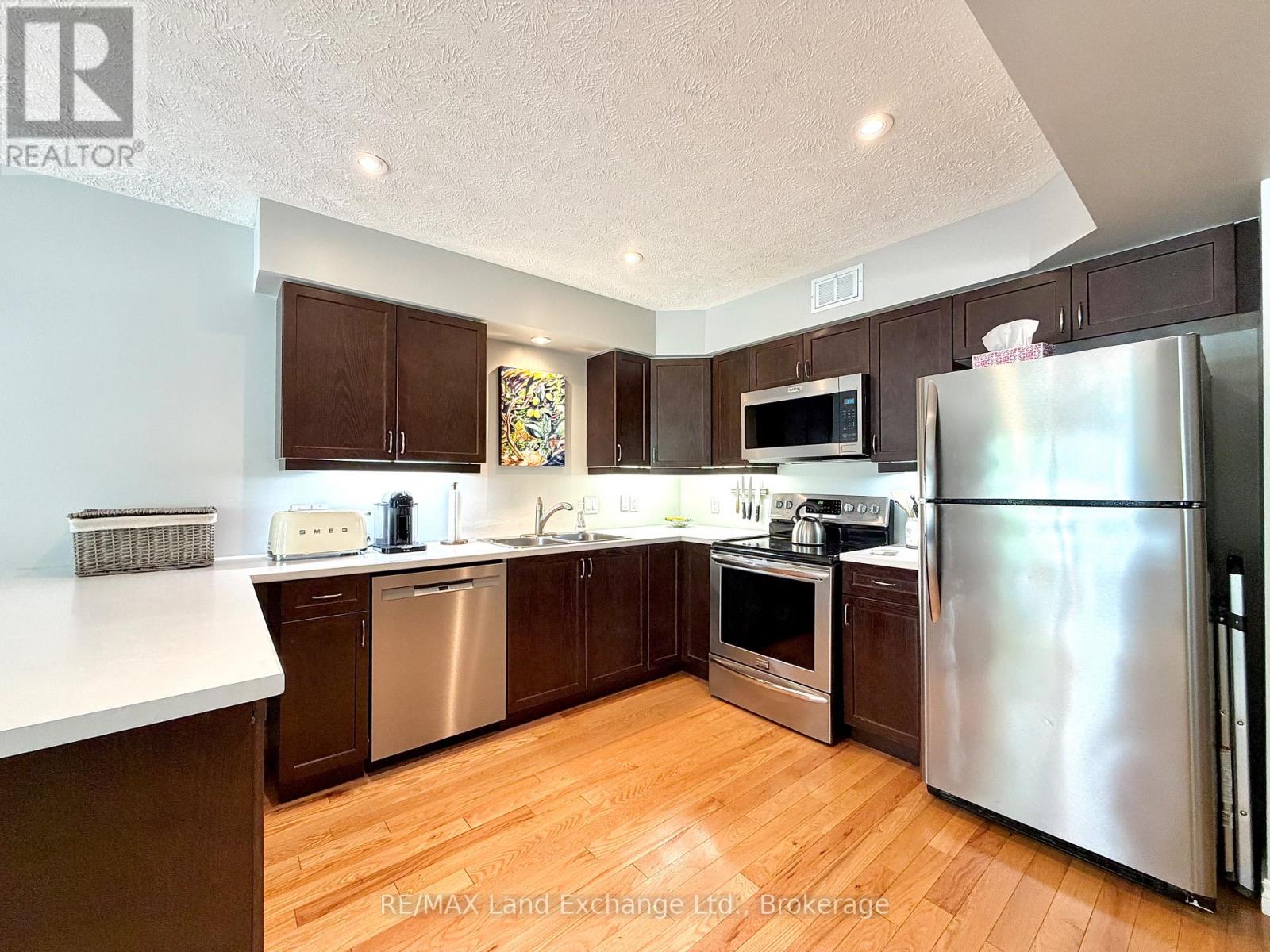 203 Stickel Street, Saugeen Shores, Ontario N0H 2C1 - Photo 5 - X13711656
