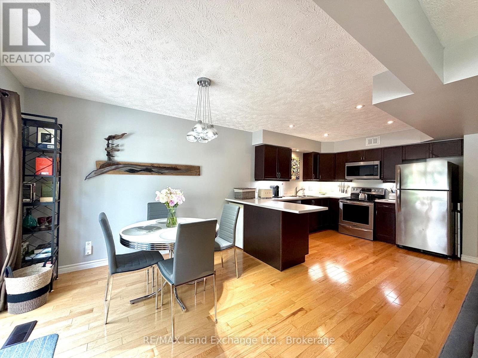203 Stickel Street, Saugeen Shores, Ontario N0H 2C1 - Photo 6 - X13711656