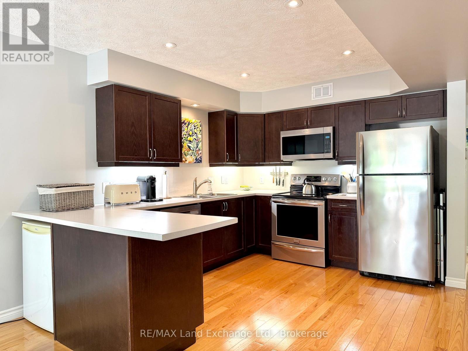 203 Stickel Street, Saugeen Shores, Ontario N0H 2C1 - Photo 8 - X13711656