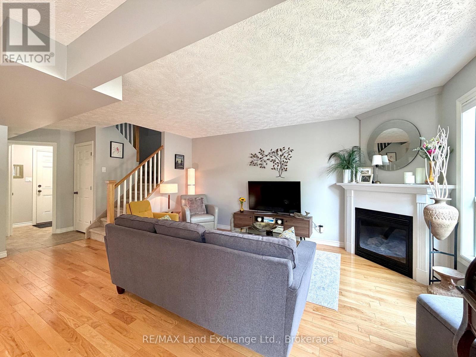 203 Stickel Street, Saugeen Shores, Ontario N0H 2C1 - Photo 9 - X13711656
