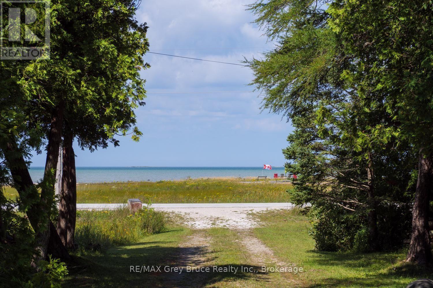 281 Shoreline Avenue, South Bruce Peninsula, Ontario N0H 2T0 - Photo 4 - X13725540