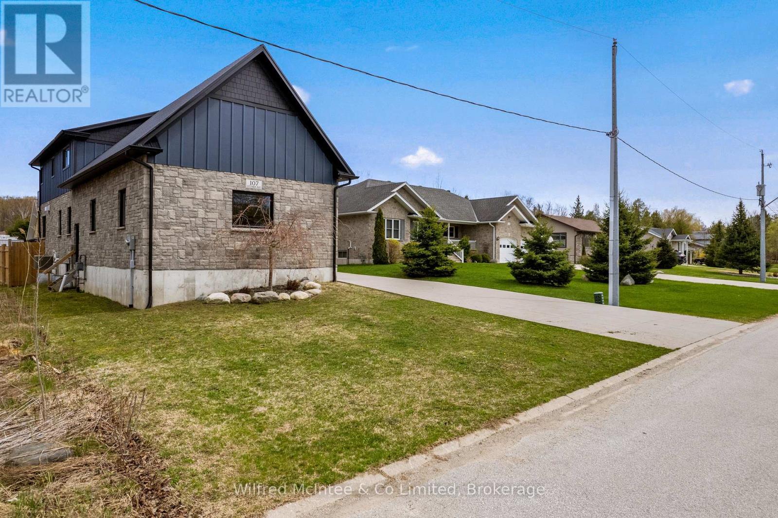 107 Ottawa Avenue, Saugeen Shores, Ontario N0H 2L0 - Photo 2 - X13729010