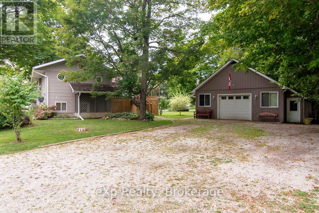 92 Parkside Avenue, South Bruce Peninsula, Ontario N0H 2T0 - Photo 2 - X13729714
