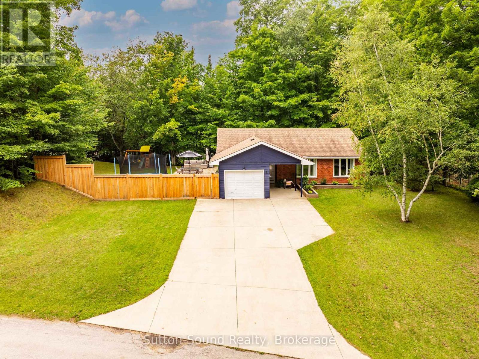 4 Maplewood Drive, South Bruce Peninsula, Ontario N0H 2G0 - Photo 2 - X13731536