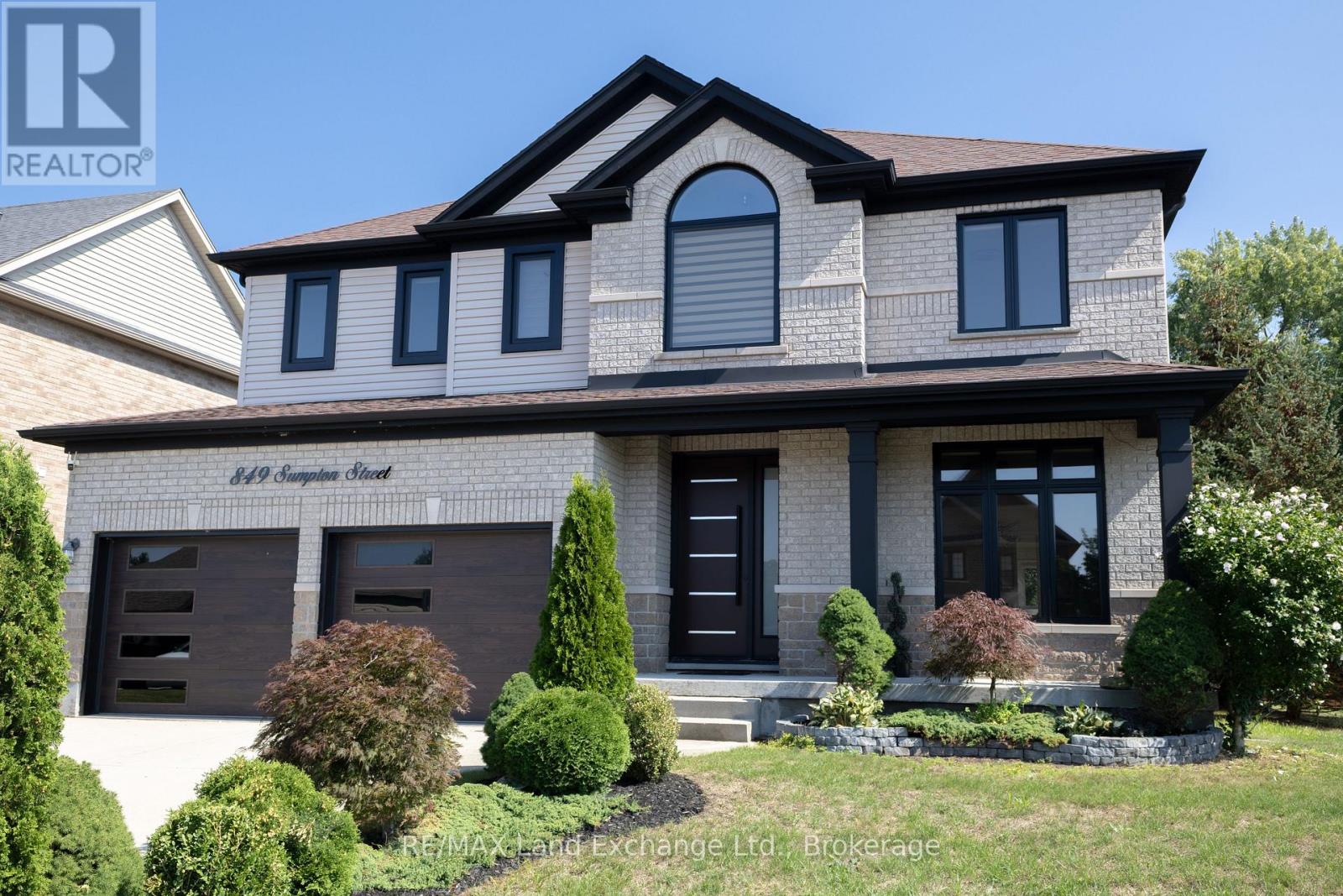 849 Sumpton Street, Saugeen Shores, Ontario N0H 2C2 - Photo 1 - X13731622