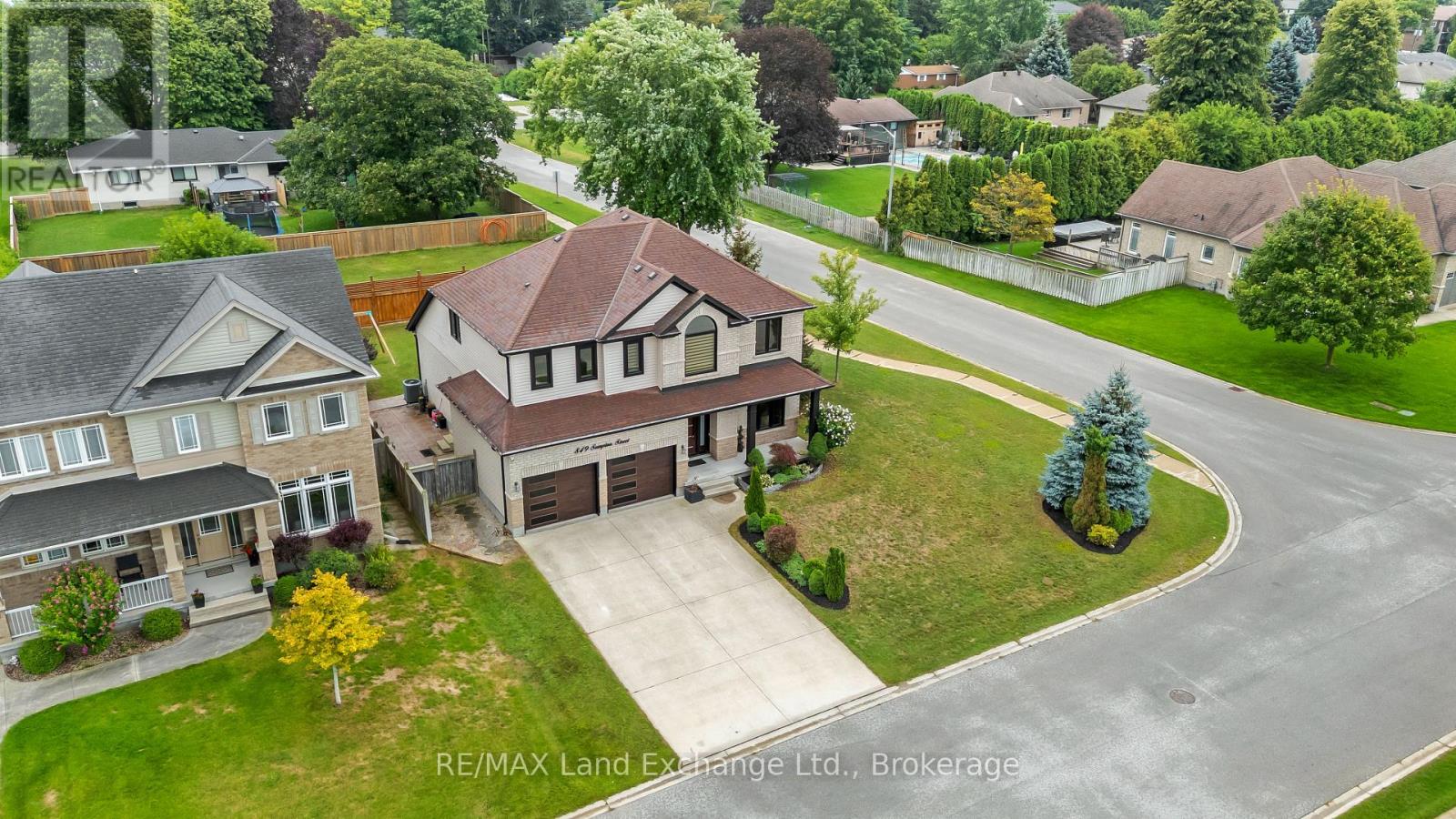 849 Sumpton Street, Saugeen Shores, Ontario N0H 2C2 - Photo 3 - X13731622