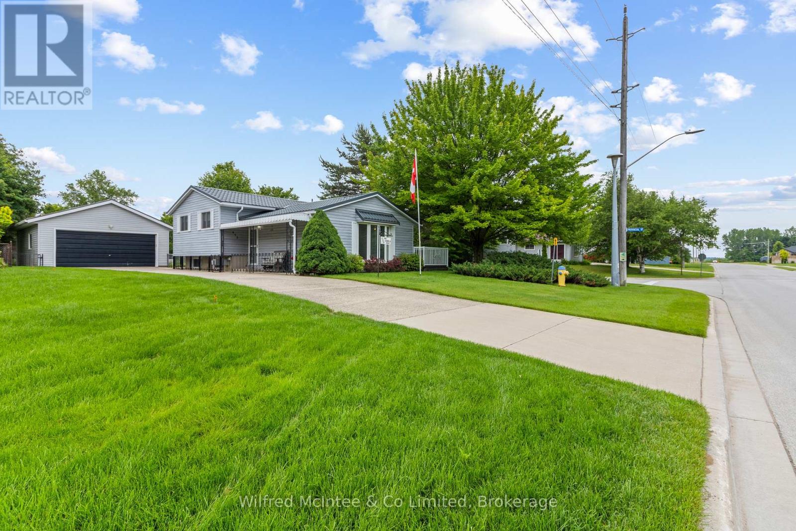 455 Bruce Street, Saugeen Shores, Ontario N0H 2C1 - Photo 1 - X13732068