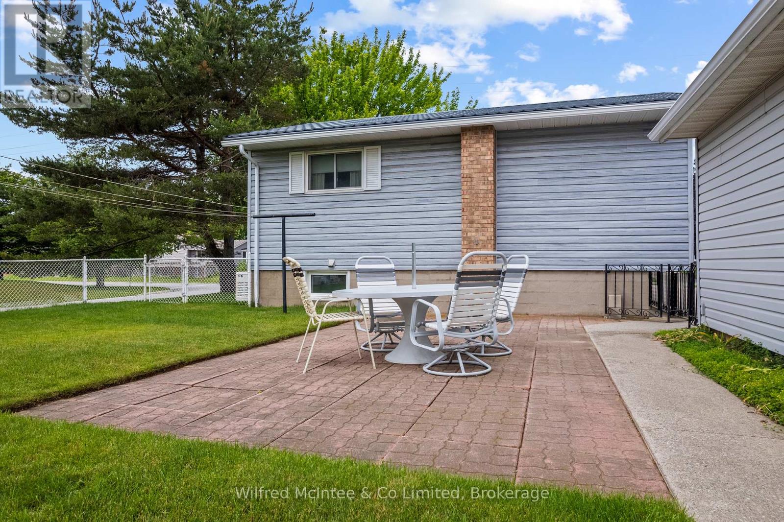 455 Bruce Street, Saugeen Shores, Ontario N0H 2C1 - Photo 9 - X13732068