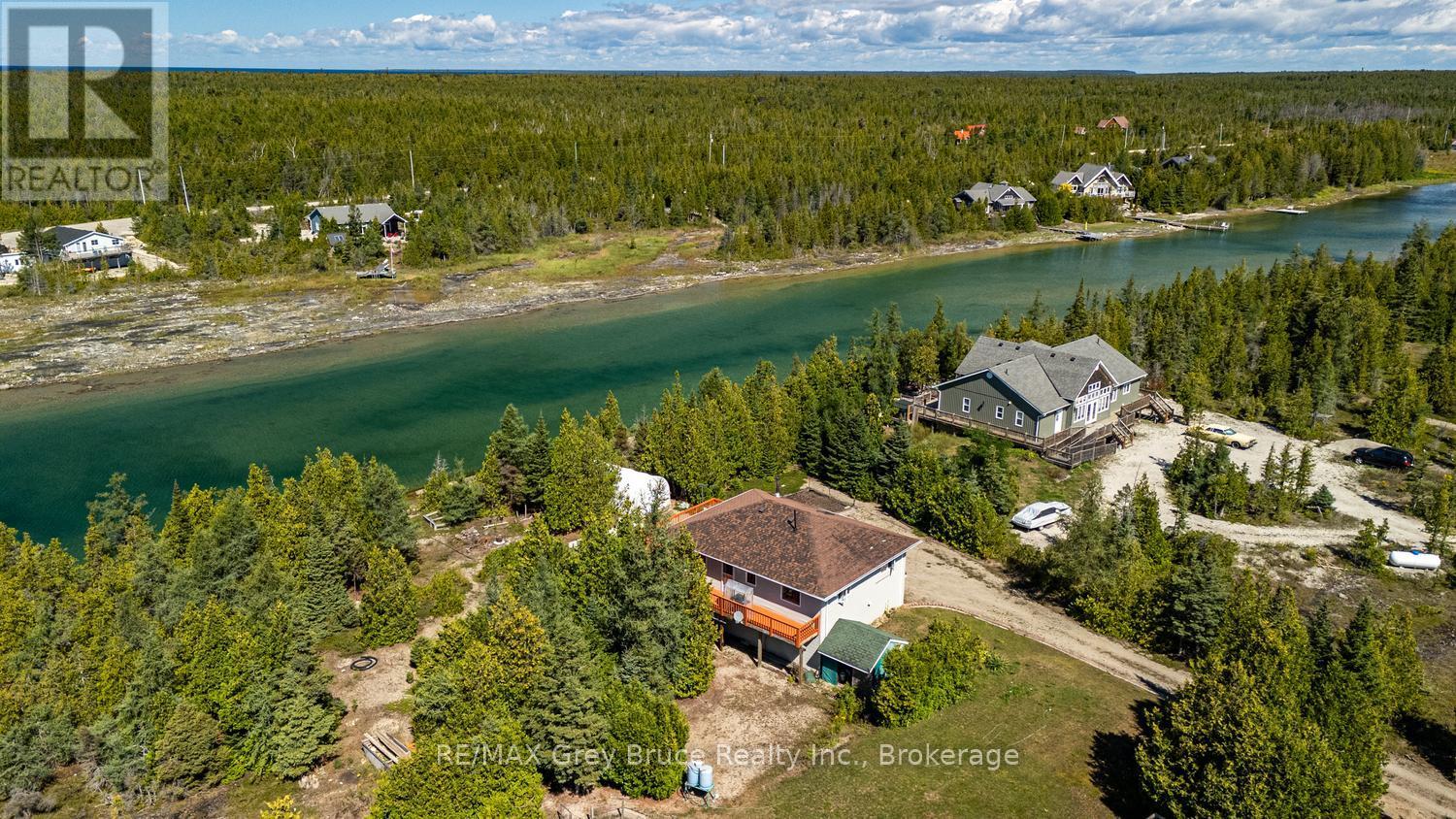 68 Bayshore Avenue S, Northern Bruce Peninsula, Ontario N0H 2R0 - Photo 2 - X13733580