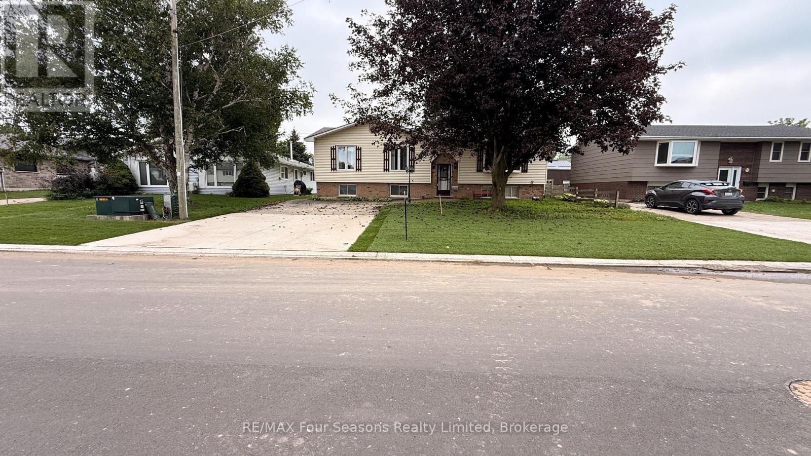 317 Bricker Street, Saugeen Shores, Ontario N0H 2C1 - Photo 2 - X13739806