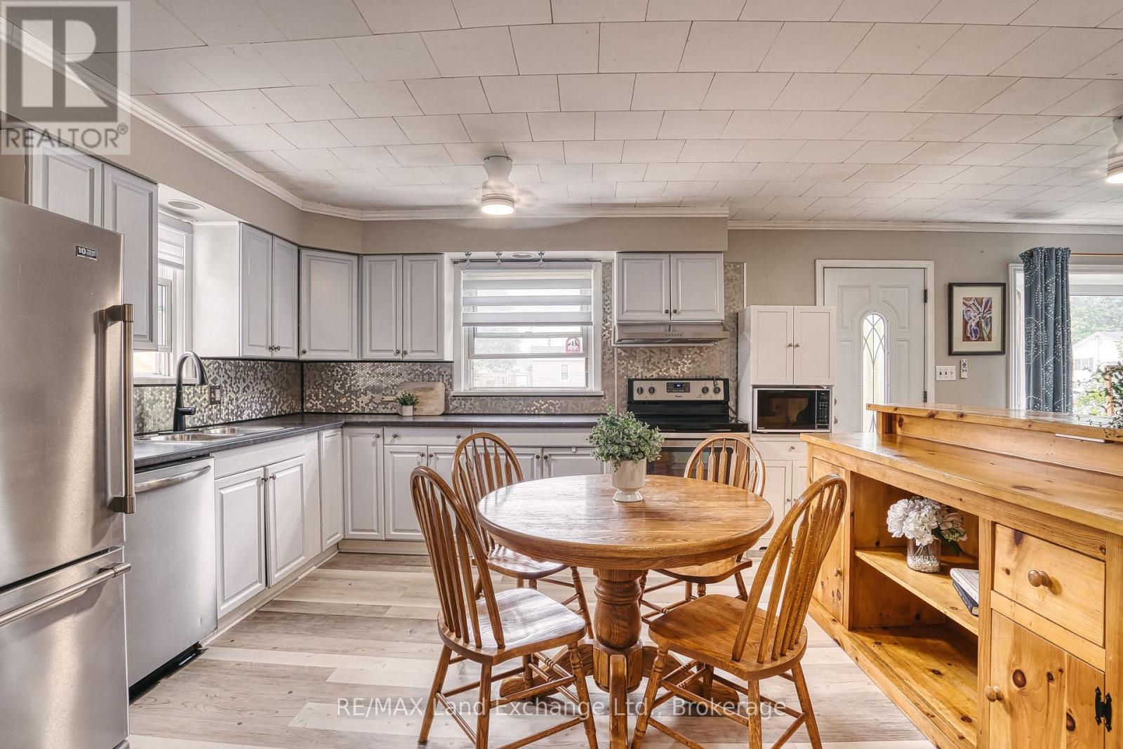 244 Clarendon Street, Saugeen Shores, Ontario N0H 2L0 - Photo 6 - X13744940