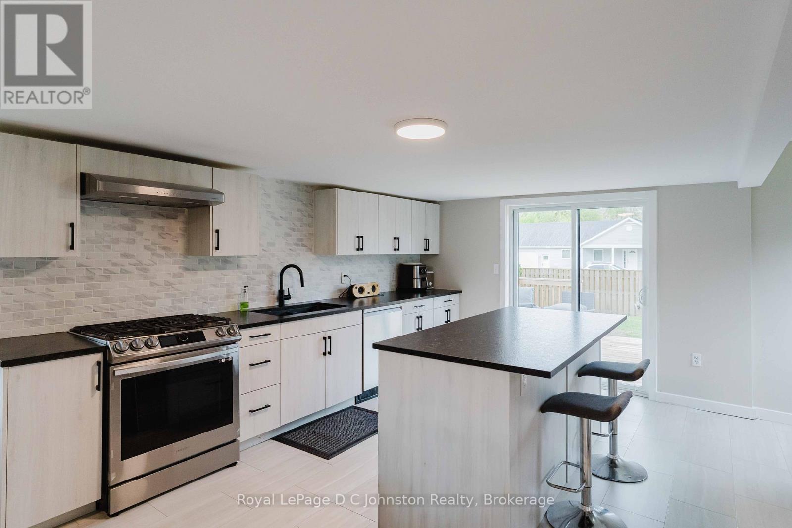 229 Edward Street, Saugeen Shores, Ontario N0H 2L0 - Photo 7 - X13745944