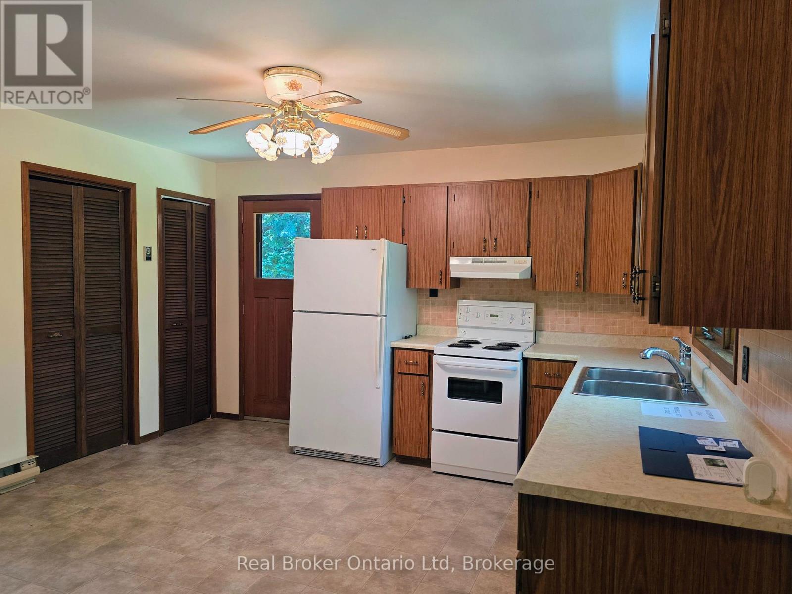14 Emerson Avenue S, South Bruce Peninsula, Ontario N0H 2G0 - Photo 5 - X13746898