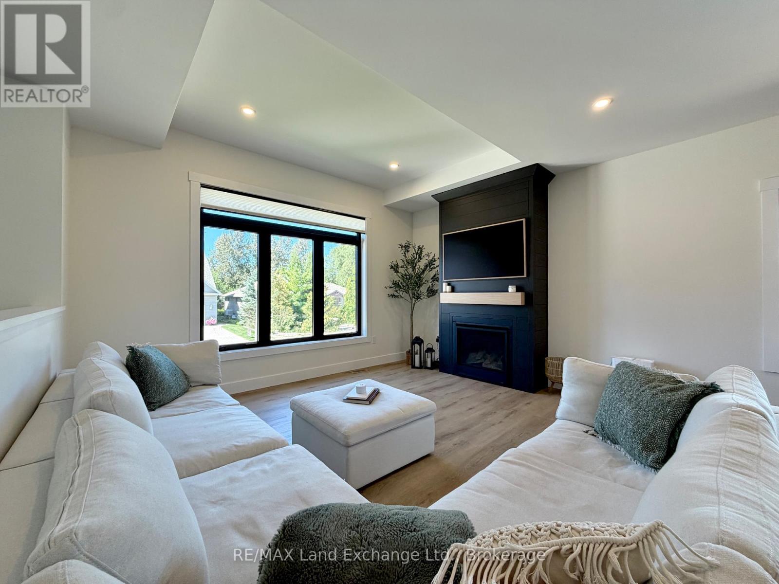 222 Emerald Drive, Saugeen Shores, Ontario N0H 2L0 - Photo 4 - X13758340