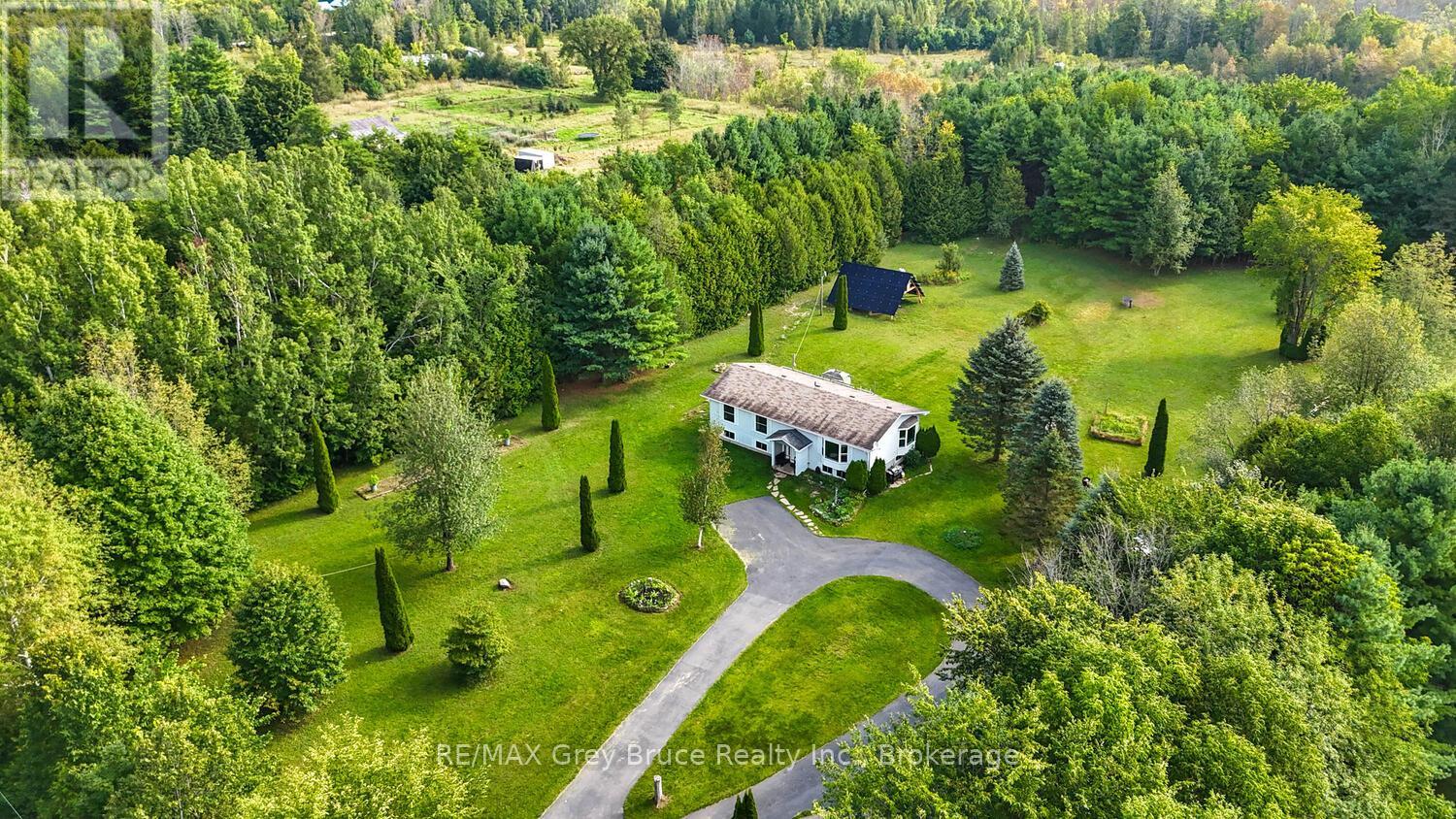 70183 Zion Church Road, Georgian Bluffs, Ontario N0H 2T0 - Photo 2 - X13784248