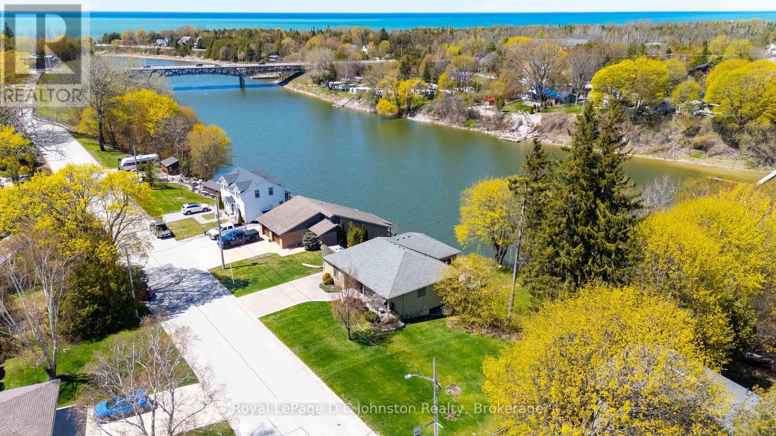 290 Saugeen Street, Saugeen Shores, Ontario N0H 2L0 - Photo 1 - X13792660