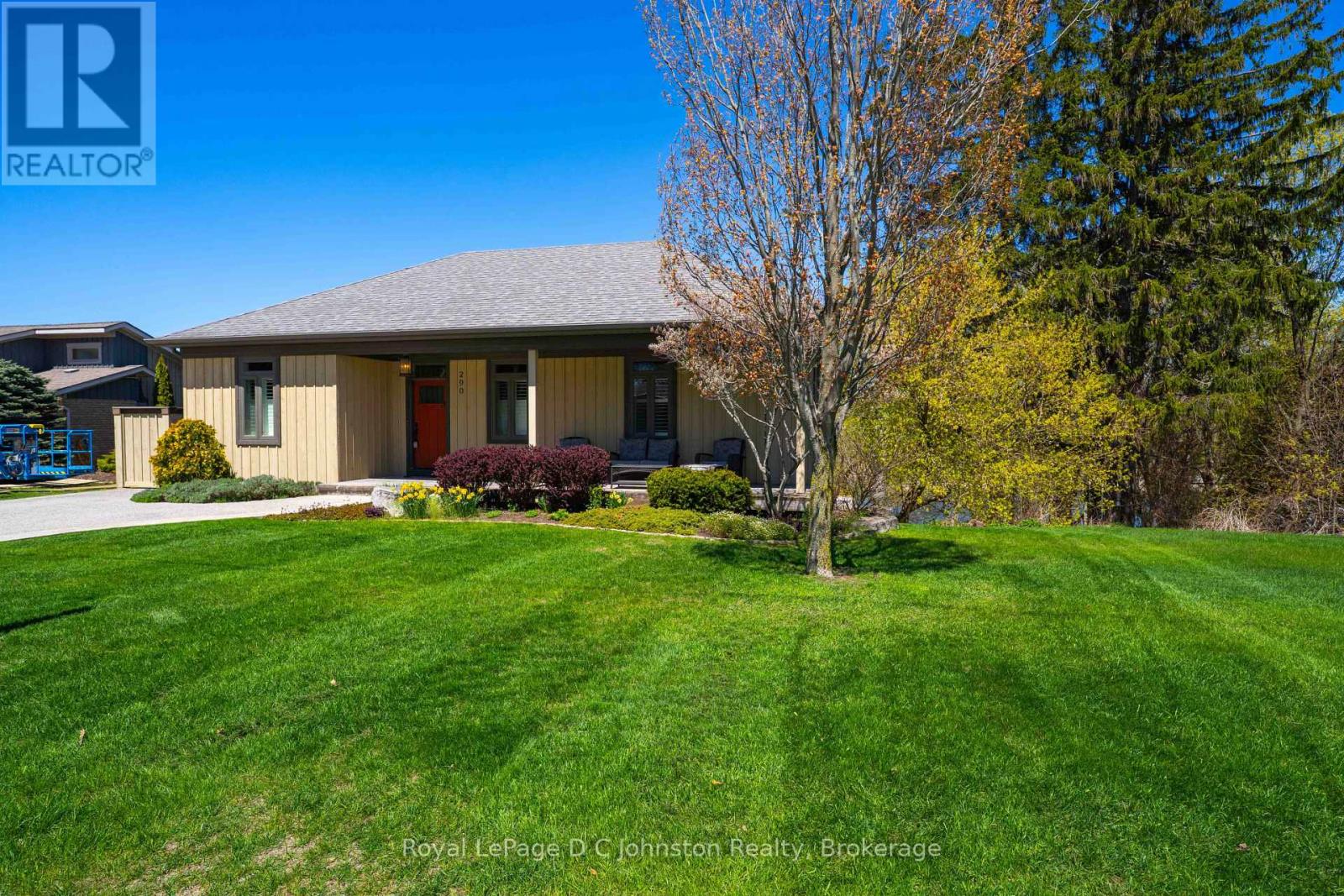 290 Saugeen Street, Saugeen Shores, Ontario N0H 2L0 - Photo 3 - X13792660