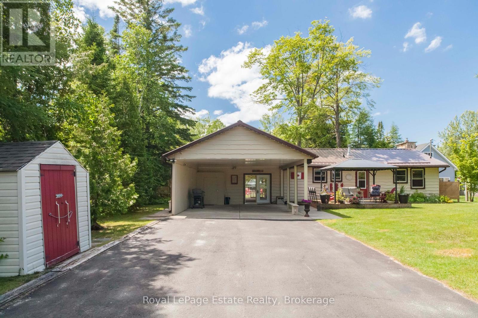 326 Lindsay Street, South Bruce Peninsula, Ontario N0H 2G0 - Photo 1 - X13802820