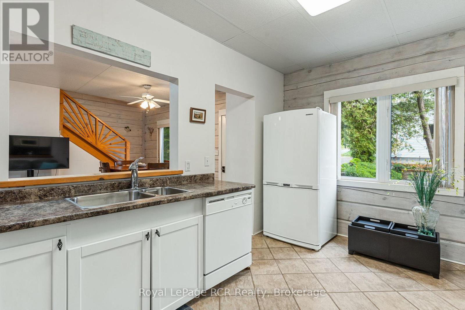 183 Lakeshore Road, Georgian Bluffs, Ontario N0H 2T0 - Photo 6 - X13803458