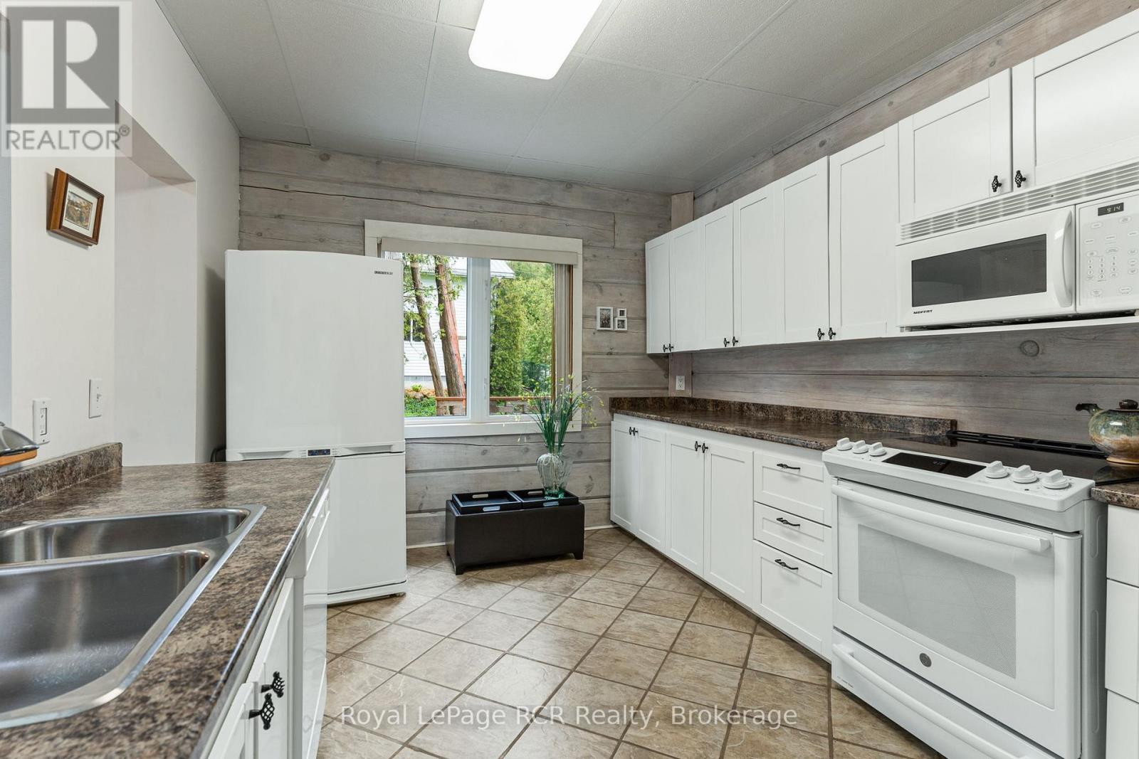 183 Lakeshore Road, Georgian Bluffs, Ontario N0H 2T0 - Photo 7 - X13803458