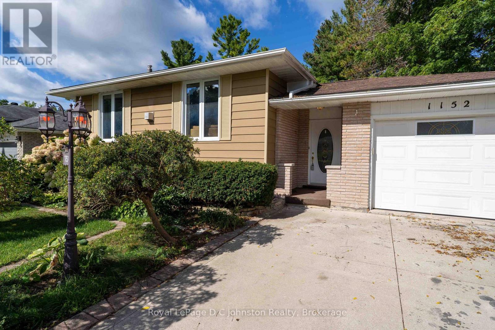 1152 Wellington Street, Saugeen Shores, Ontario N0H 2C3 - Photo 1 - X13806130