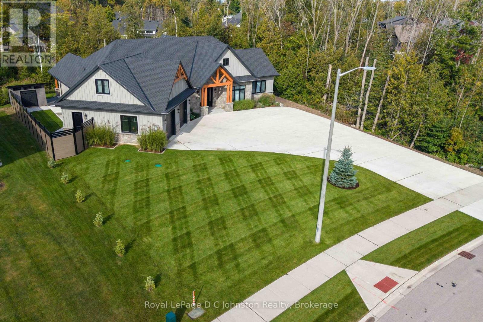 28 Lakeside Woods Crescent, Saugeen Shores, Ontario N0H 2C6 - Photo 3 - X13820322