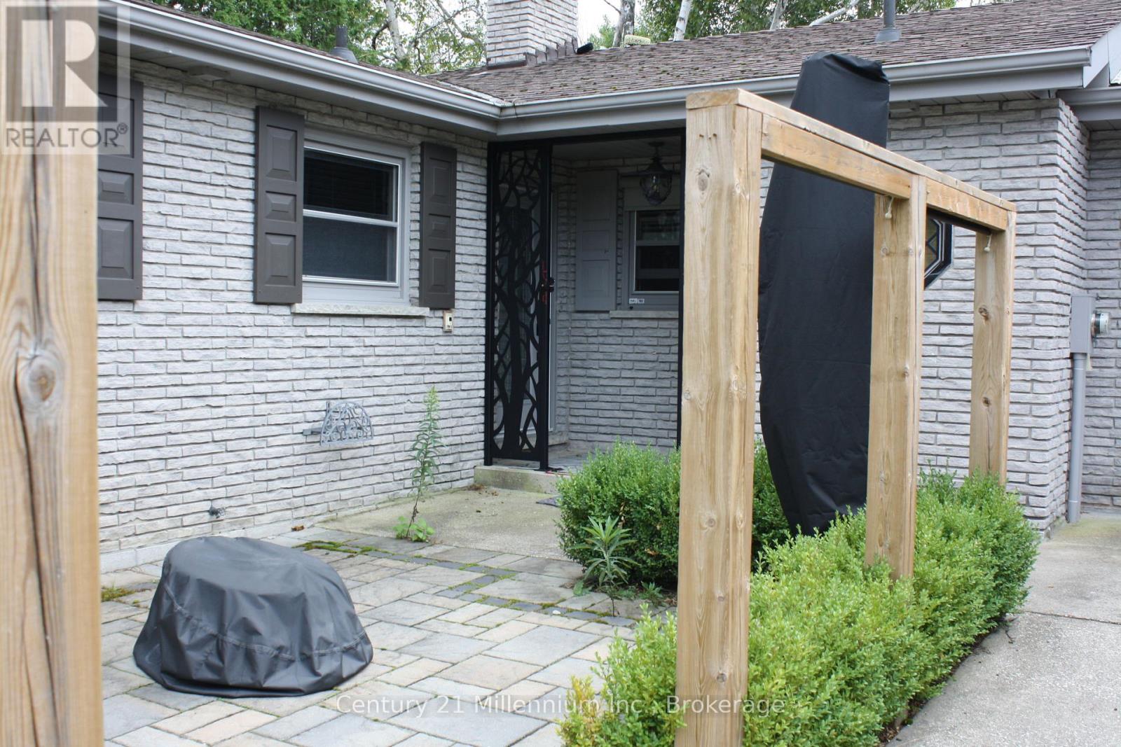 361 Tyendinaga Drive N, Saugeen Shores, Ontario N0H 2L0 - Photo 2 - X13823236