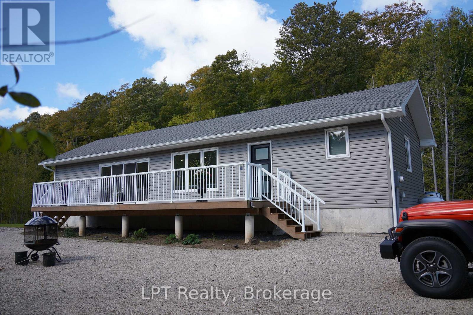9 12th Avenue, South Bruce Peninsula, Ontario N0H 2T0 - Photo 2 - X13824814