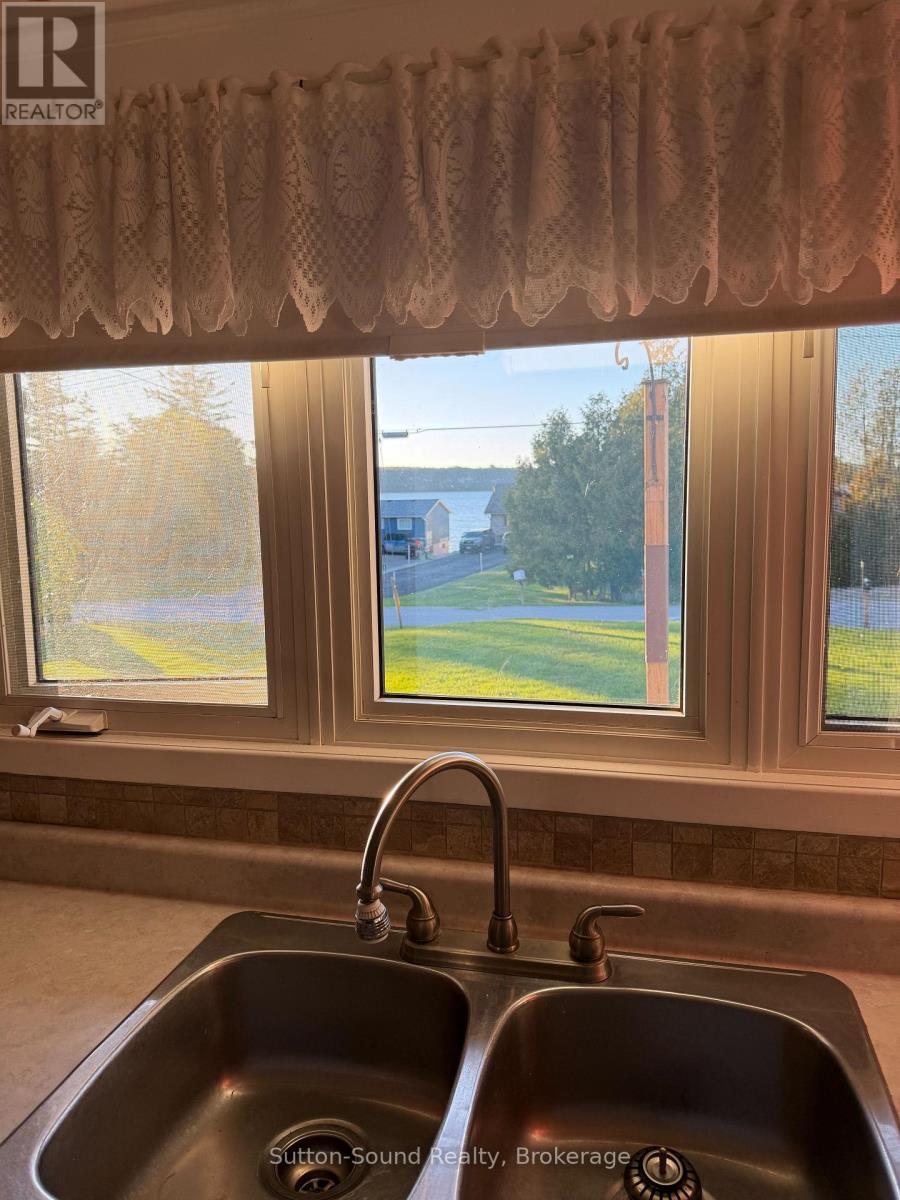 108 Wilson Drive, Georgian Bluffs, Ontario N0H 2T0 - Photo 2 - X13831814