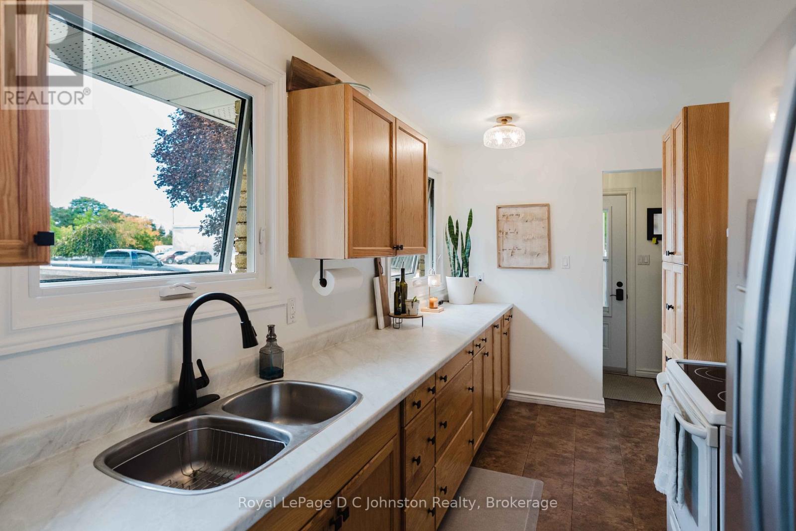 761 Arlington Street, Saugeen Shores, Ontario N0H 2C4 - Photo 9 - X13850056
