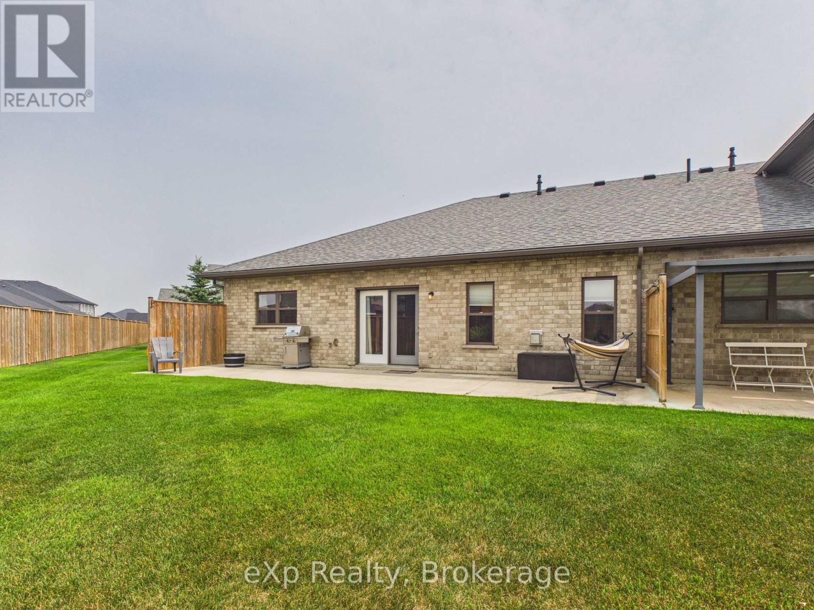 11-1050 Waterloo Street, Saugeen Shores, Ontario N0H 2C3 - Photo 3 - X13856702