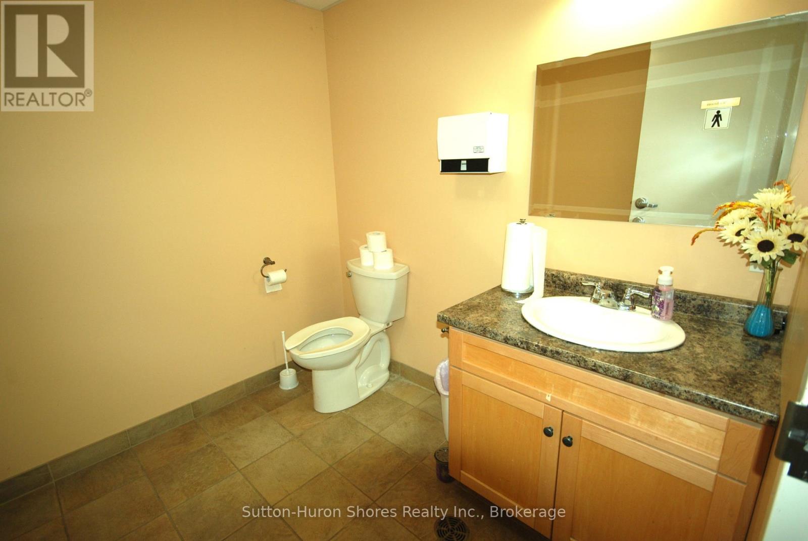 221 Adelaide Street, Saugeen Shores, Ontario N0H 2L0 - Photo 8 - X13877712