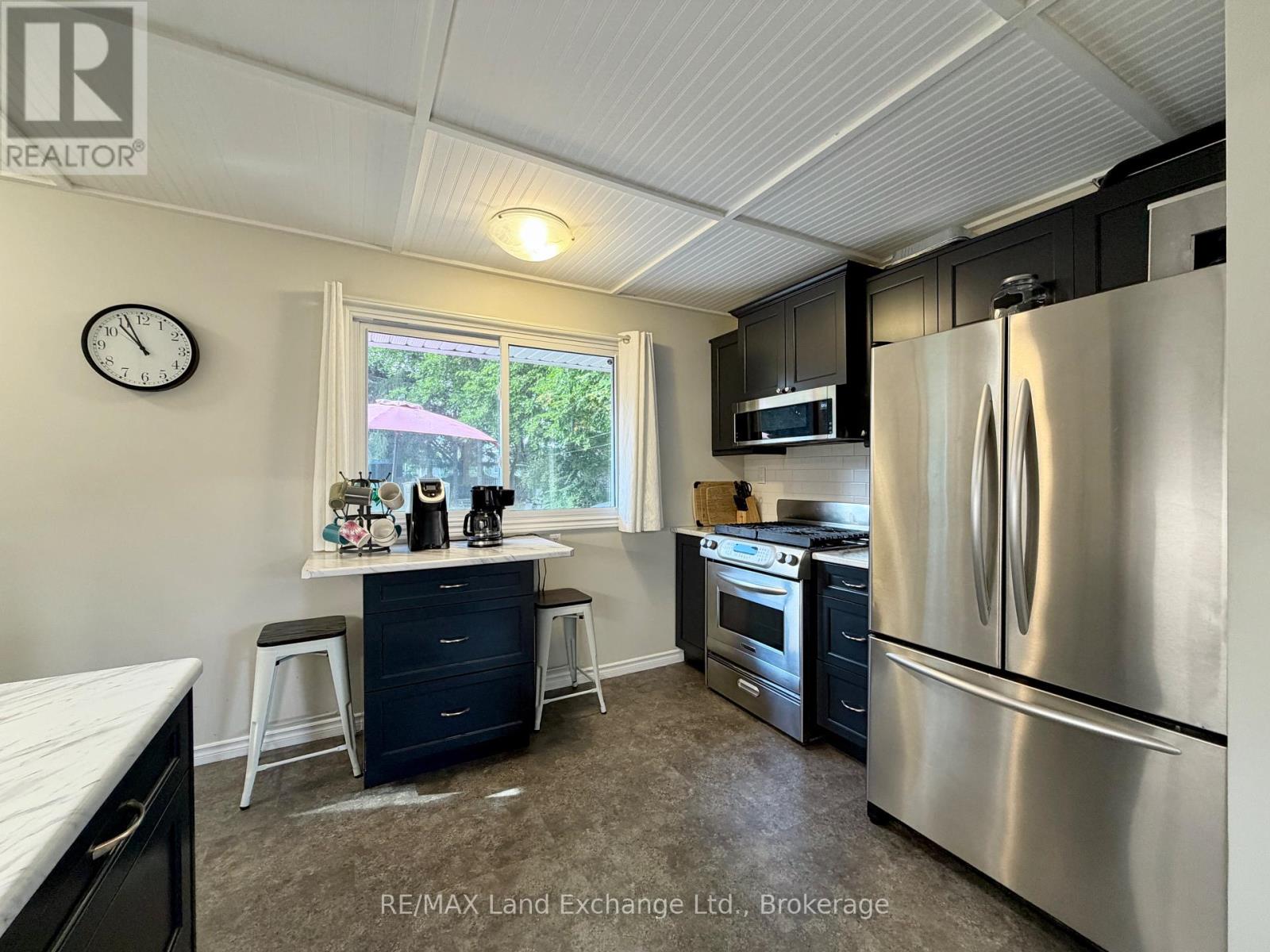 652 Louis Street, Saugeen Shores, Ontario N0H 2C4 - Photo 3 - X14003790