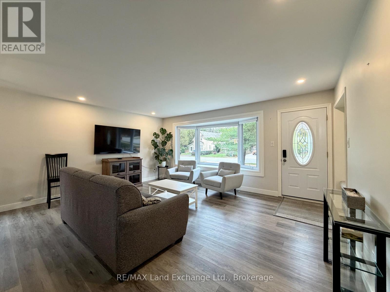 622 River Street, Saugeen Shores, Ontario N0H 2C3 - Photo 4 - X14082668