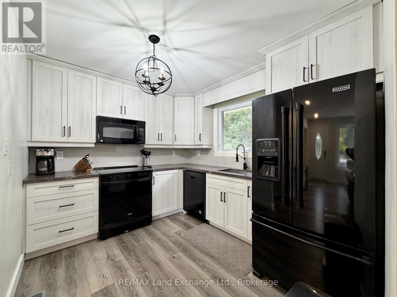 622 River Street, Saugeen Shores, Ontario N0H 2C3 - Photo 6 - X14082668