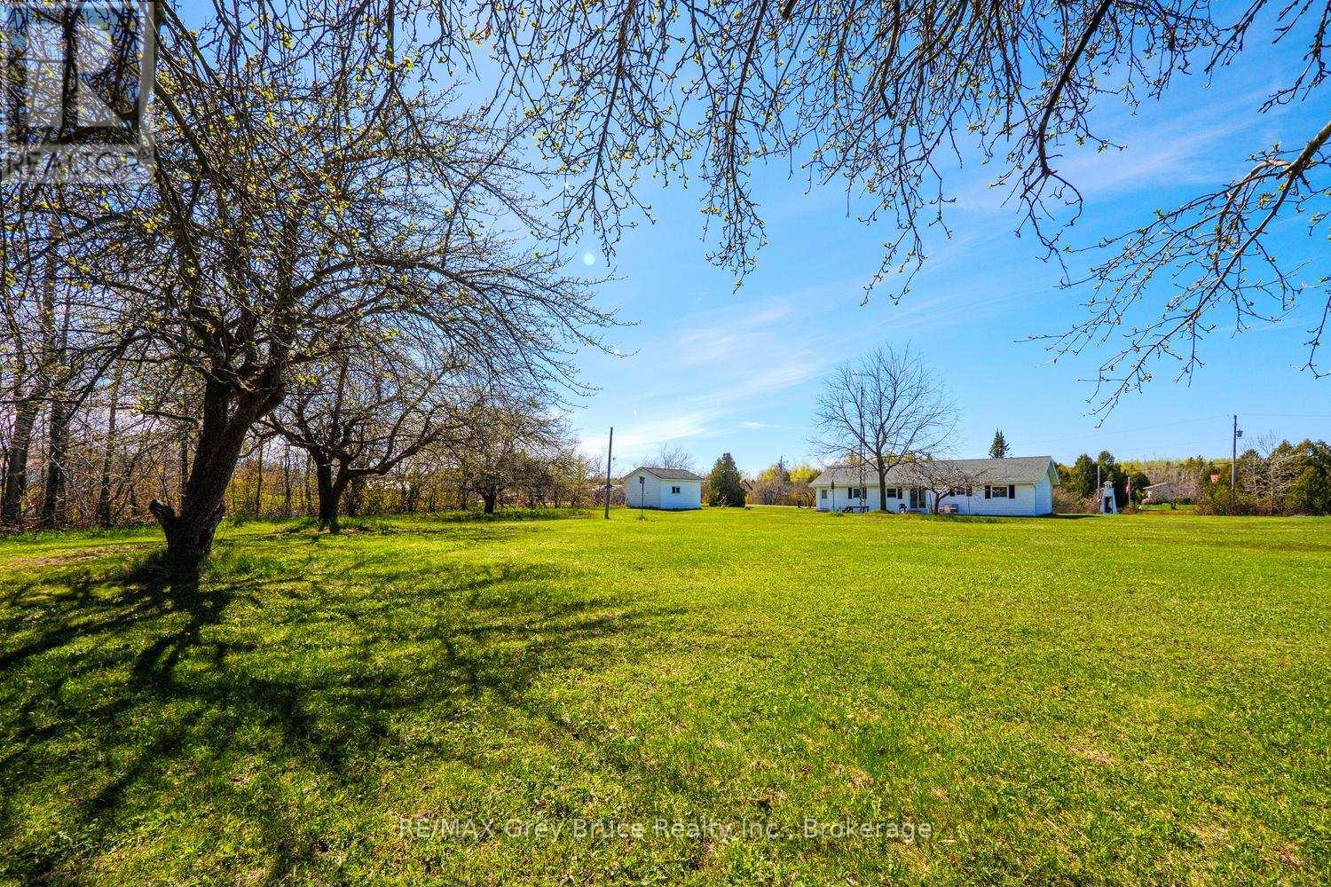 26 Maple Golf Crescent, Northern Bruce Peninsula, Ontario N0H 2R0 - Photo 3 - X14098192