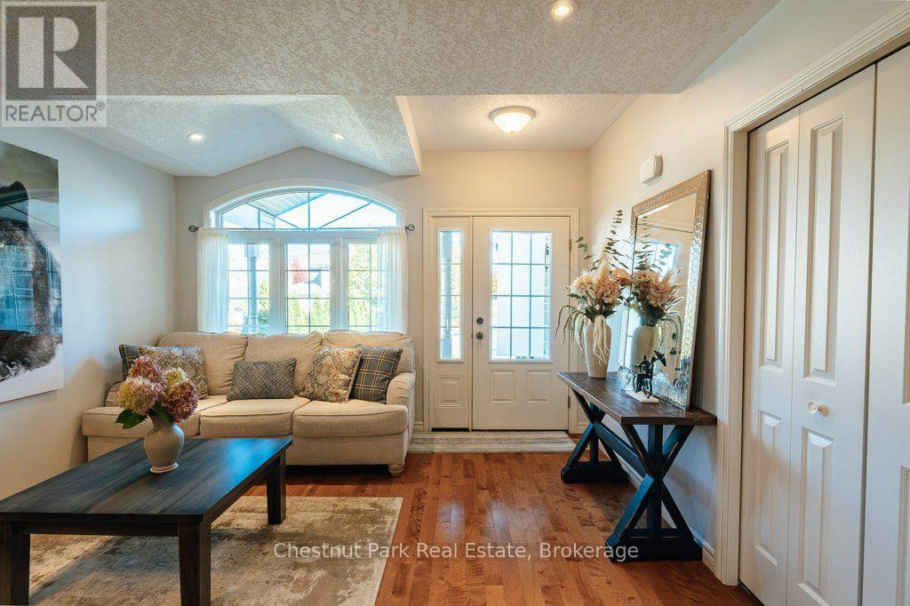 728 Elgin Street, Saugeen Shores, Ontario N0H 2C4 - Photo 4 - X14111034