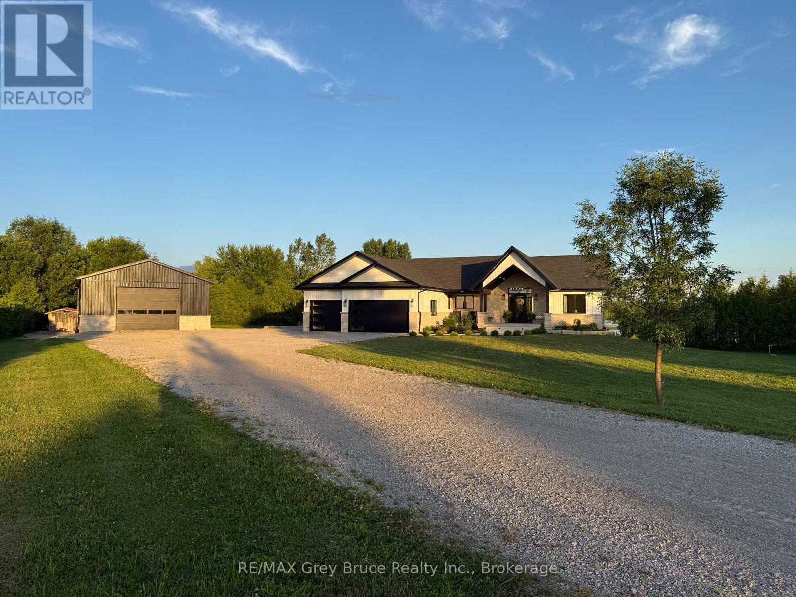 117 Almur Drive, Georgian Bluffs, Ontario N0H 2T0 - Photo 3 - X14116734